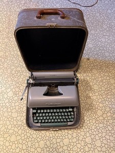 Vintage Typewriter - Remington Letter-Riter De Luxe Tabulator