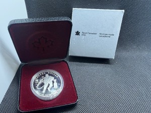 1993 Canada Dollar in Case (Case says 1994 but coin is 1993)