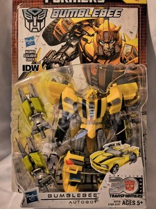 Transformers Generations Deluxe Class Thrilling 30 Bumblebee Action Figure