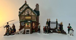 Department 56 Dickens Village Pied Bull Inn & a Christmas Carol Set