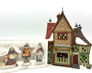 Nettie Quinn Puppets & Marionettes Building & Christmas Carolers Mixed Lot