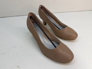 Womens 9.5 W size
