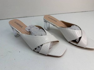 Womens 9.5 M size