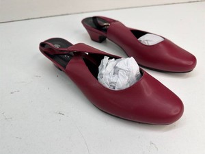 Womens 9.5 W size