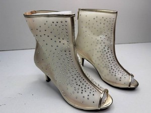 Womens 8.5M size
