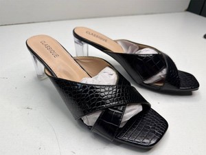Womens 9.5 M size