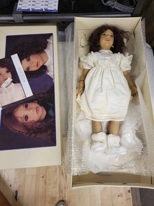 Annette Himstedt Minou Doll 13638 10th Anniversary w Box Papers