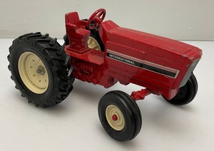 Vintage Ertl Die Cast International Tractor 8 12
