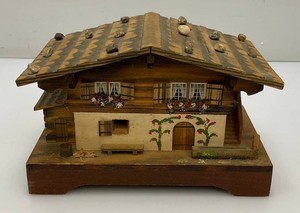 1970s Chalet De Pearl Wooden Cigarette Dispenser Music Box 5 x 5 x 7  34