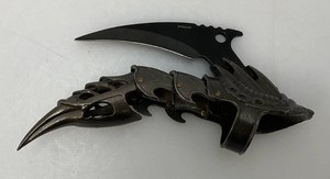 Unique Collectible Metal Finger Armor Knife