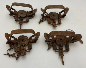 Vintage Victor Metal Traps 5