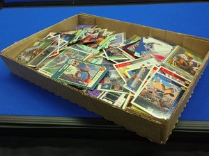 BOX FULL OF COLLECTABLE FOOT BALL AND BASKET BALL CARDS
