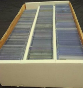 HUGE LOT OF COLLECTABLE SPORTS CARDS