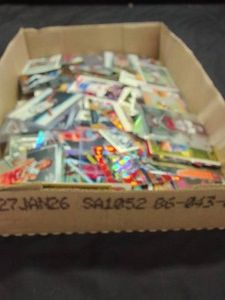 LOT OF COLLECTABLE SPORTS CARDS