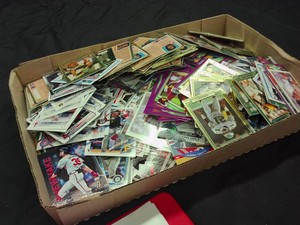 BIGGER LOT OF FOOTBALLBASEBALL TRADING CARDS
