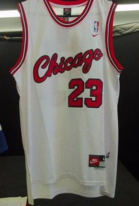 NIKE MICHEAL JORDAN CHICAGO BULLS JERSEY