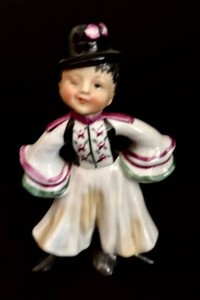 LR - Vintage Lefton Porcelain Figurine - Hand-Painted Young Folk Dancer