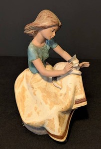 MB - Lladr Gres Figurine #2169 Repose (Girl with Cat)
