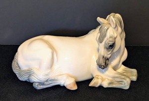 MB - Porcelain Horse Figurine - Royal Copenhagen Pattern 5690