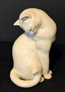MB - Porcelain Cat Figurine - Augarten Wien Sleeping Cat