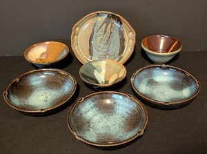 LR - Decorative Hand Crafted Glazed Pottery Plates & Bowls (Lot of 7)