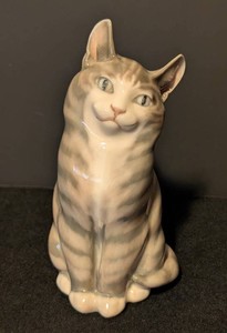 LR - Vintage Royal Copenhagen Porcelain Seated Tabby Cat Figurine Denmark #1803 Vintage