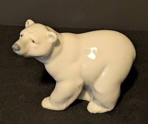 LR - Vintage Lladr Attentive Polar Bear Glossy Porcelain Figurine, Model No. 1207