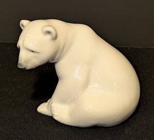 LR - Lladr Attentive Polar Bear Vintage Porcelain Figurine