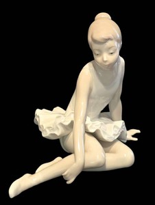 SR - Porcelain Figurine - Lladr Nao Seated Ballerina