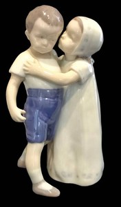 SR - Porcelain Figurine - Royal Copenhagen 1614