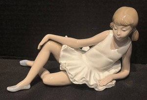SR - Lladro Porcelain Ballet Dancer Figurine