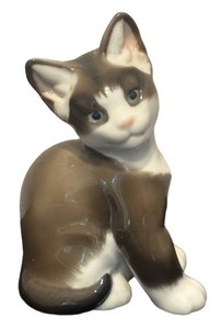 SR - Vintage Rosenthal Porcelain Seated Cat Figurine
