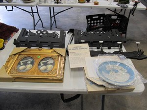 Mixed Wall Dcor Lot Swan Shelves, Hook Rack, Double Photo Frame & Shakespeare Plate