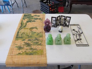 Eight-Piece Asian-Style Decor Lot with Miniature Screen & Guardian Lions