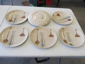 Eight Red Wing Lute Song Dinner Plates