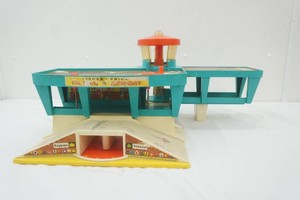vintage Fischer Price Airport #996 from 1972