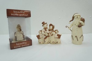 Flurry Ville figurines Chilly Clause, Carolers Family, Beautiful Inside and Out