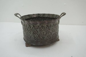 bronze footed planter 8 12 diameter 5 12 tall