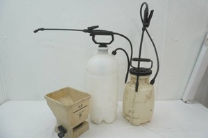 EZ hand spreader, 2 liquid sprayers