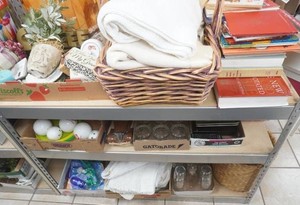 large lot of small housewares
