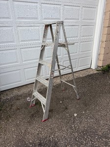 aluminum step ladder