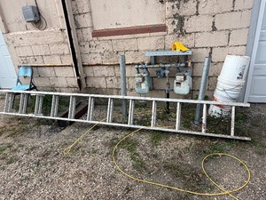aluminum extension ladder
