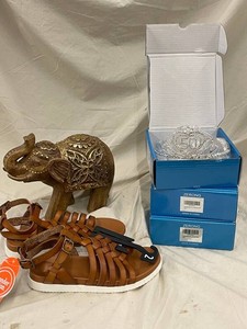 Carved Elephant, Sandals & DczErong Rhinestone Tiaras Mixed Lot
