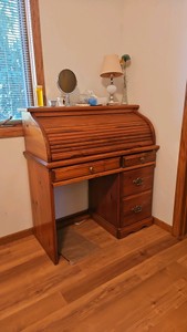 Rolling up desk