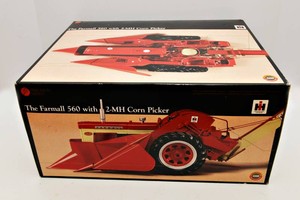 ERTL Precision Series Farmall 560 with 2-MH Corn Picker  116 Scale