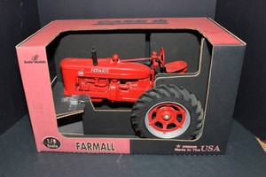 Case IH Farmall Tractor Model  18 Scale, Scale Models