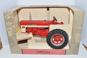 Case IH Farmall 560 Tractor  18 Scale, Scale Models