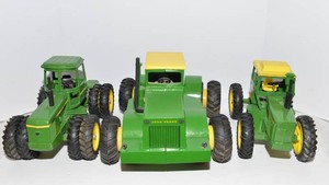 Large John Deere 4WD Tractor Models  Set of 3, Unboxed