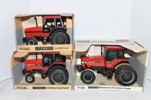 Case International Maxxum & Magnum Tractor Models  Set of 3, 116 Scale