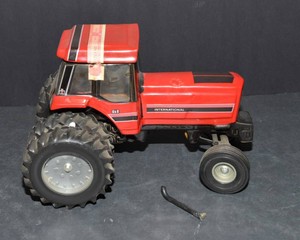 International Pacesetter Ceramic Tractor Decanter